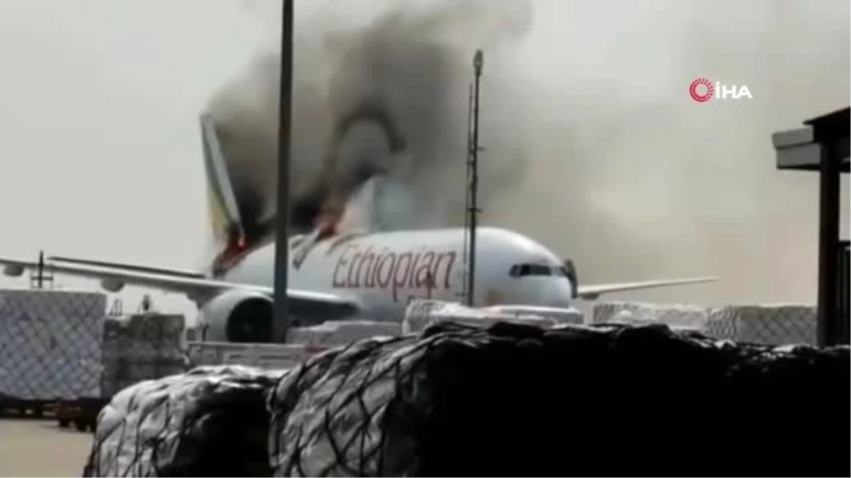 Çin\'deki Havalimanı\'nda Etiyopya uçağı alev alev yandı