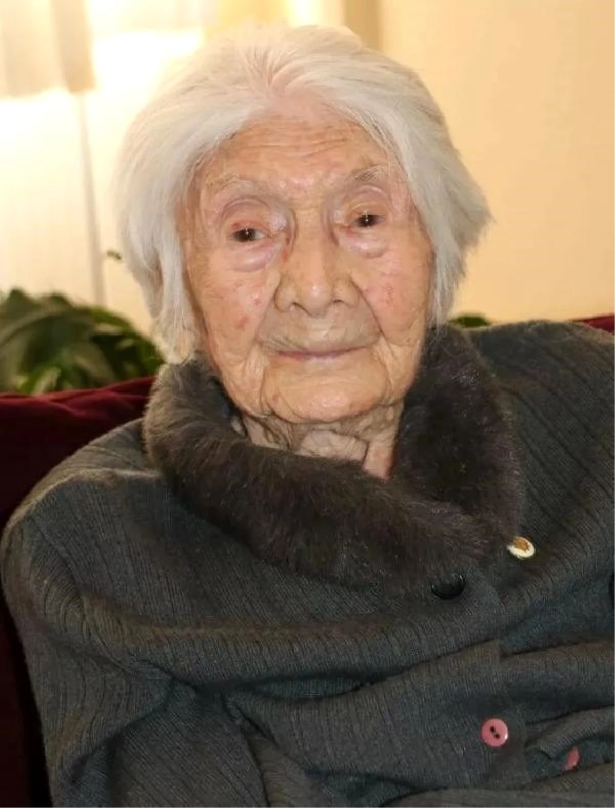 Cumhuriyetin ilk öğretmenlerinden Mukime Furatoğlu, 106 yaşında hayatını kaybetti