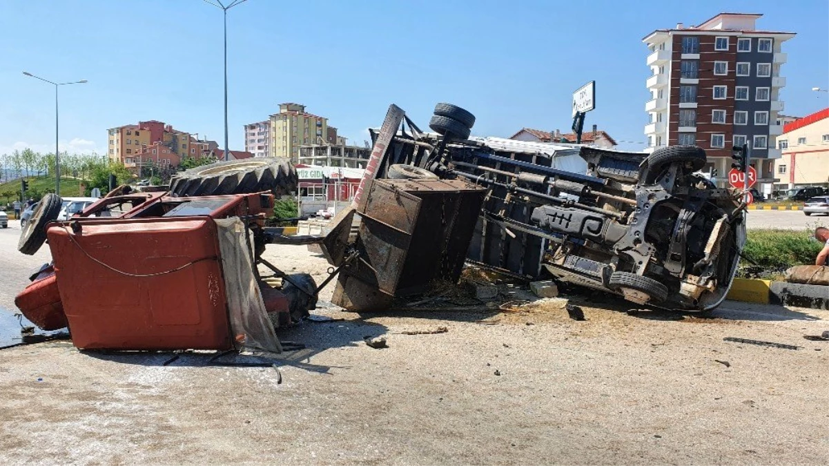 Kastamonu\'da kamyon ile traktör çarpışarak devrildi: 2 yaralı