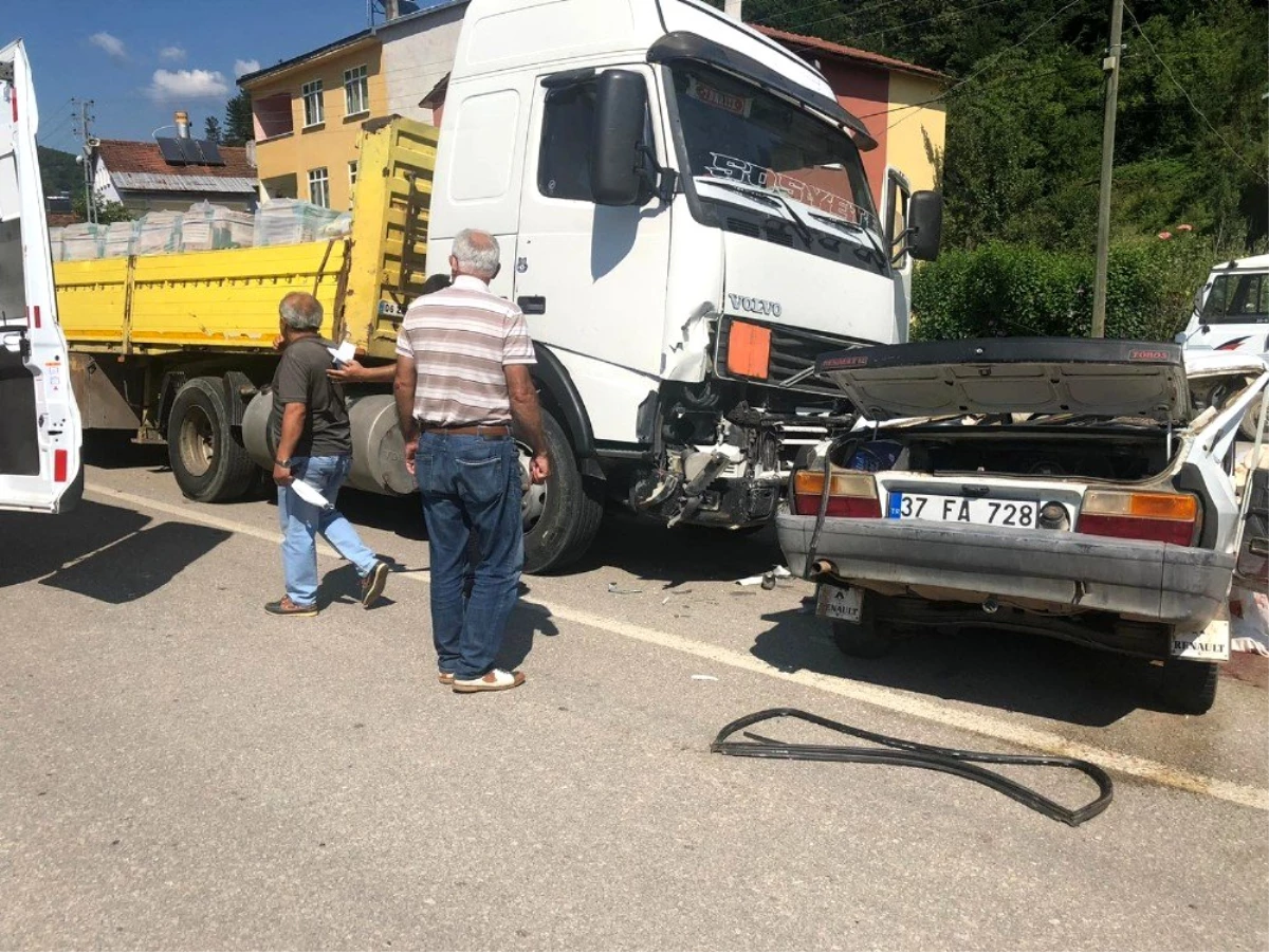 Kastamonu\'da otomobil ile tır çarpıştı: 3 ölü