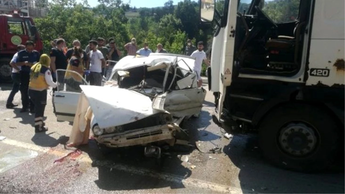 Kastamonu\'da tır ile otomobilin çarpışması sonucu 3 kişi hayatını kaybetti