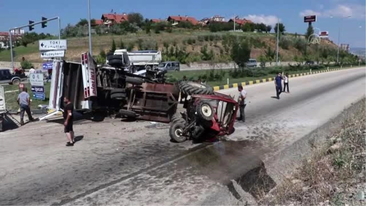 Kastamonu\'da traktör ile kamyonet çarpıştı: 2 yaralı