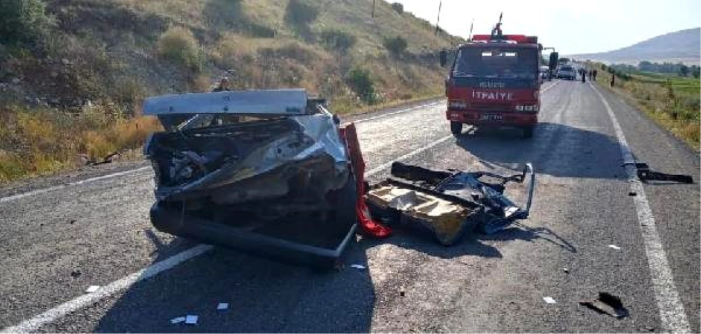 Kayseri\'de otomobil ve kamyonet çarpıştı: 1 ölü, 5 yaralı