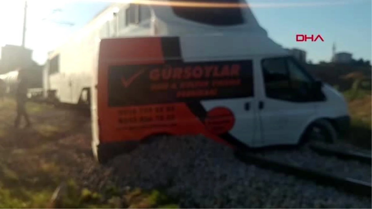 Kırıkkale\'de akaryakıt yüklü tren minibüse çarptı