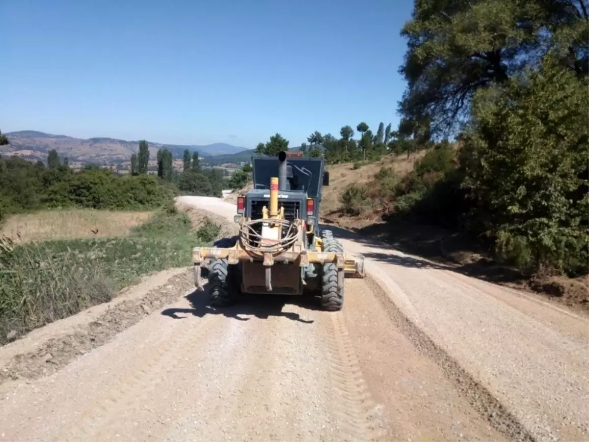 Manisa\'nın mahalle yollarında asfalt hazırlığı