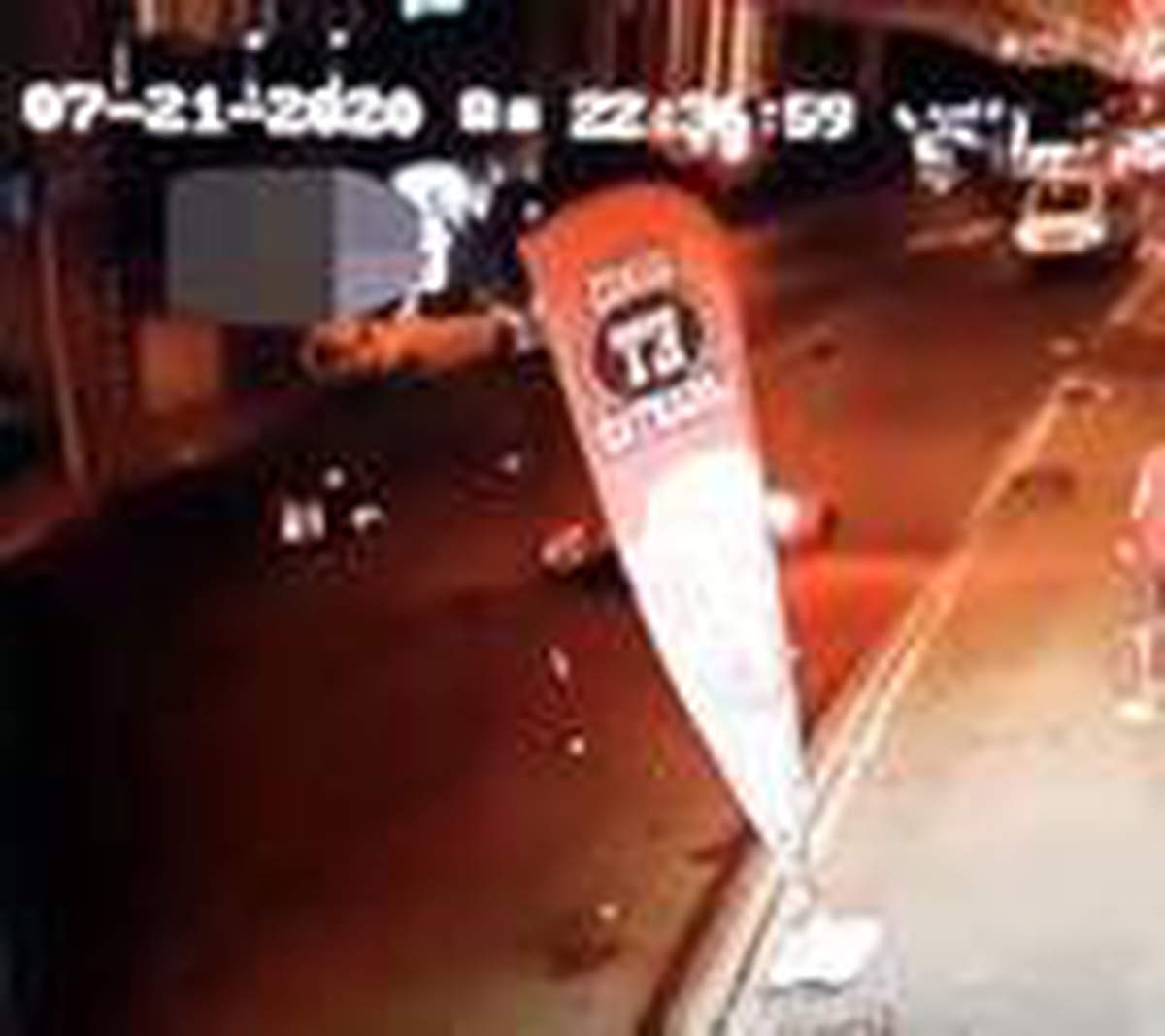 Motosiklet otomobil ile çarpıştı: 1\'i polis 2 yaralı (2)