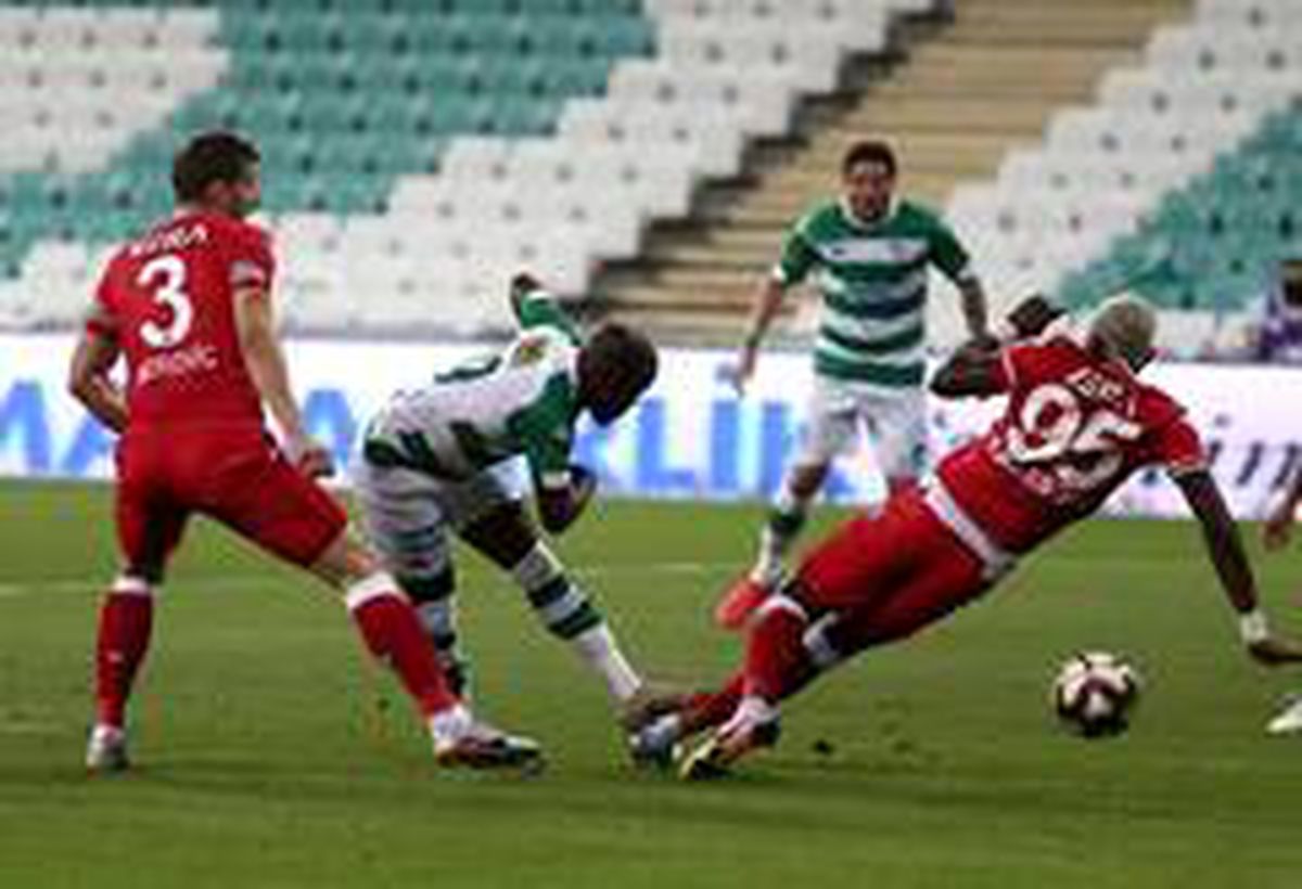 TFF 1. Lig Play-Off Yarı Final: Bursaspor: 0 Adana Demirspor: 0 (İlk yarı sonucu)