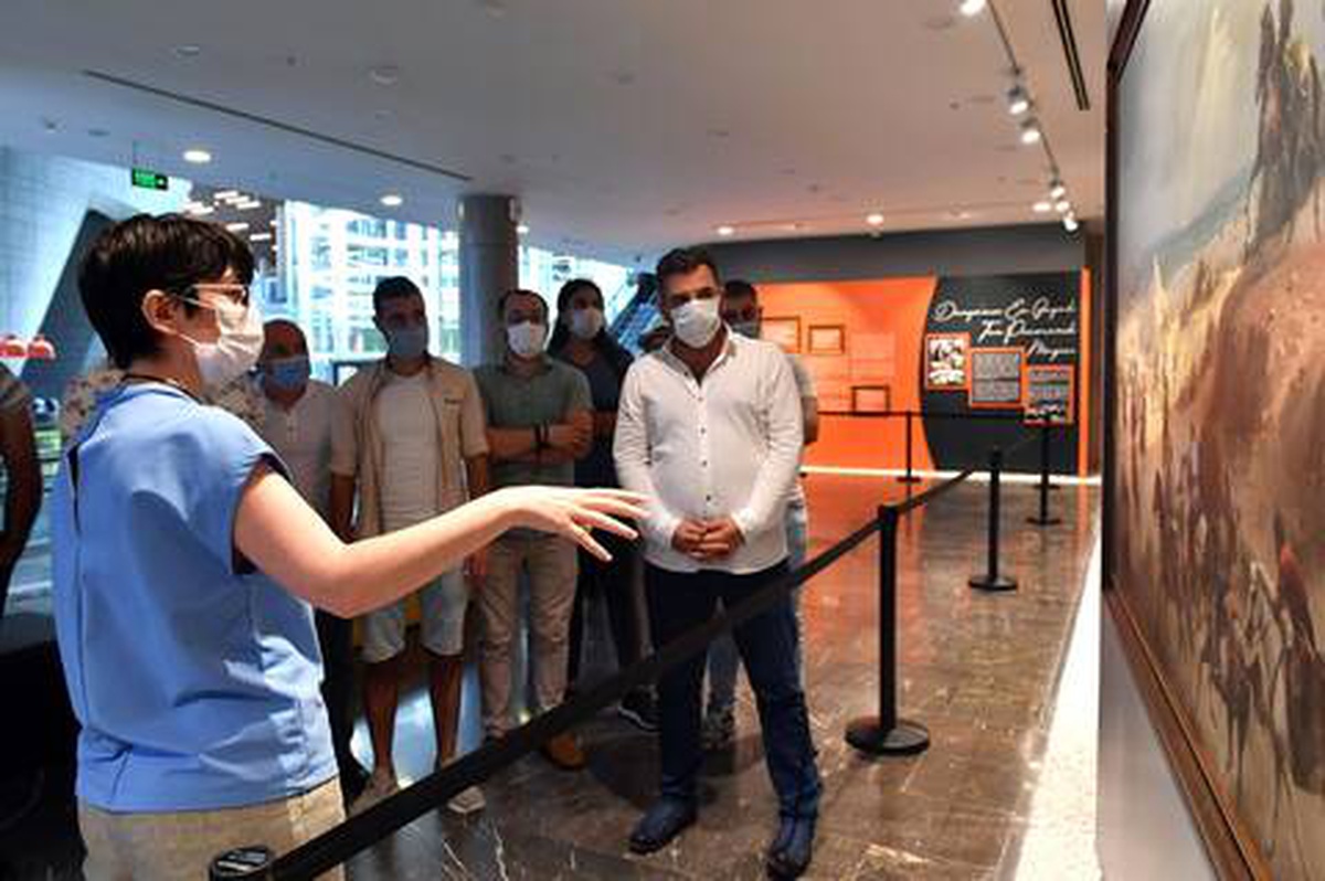 Arap gazetecileri Panorama 1326 Bursa Fetih Müzesi\'ni gezdi