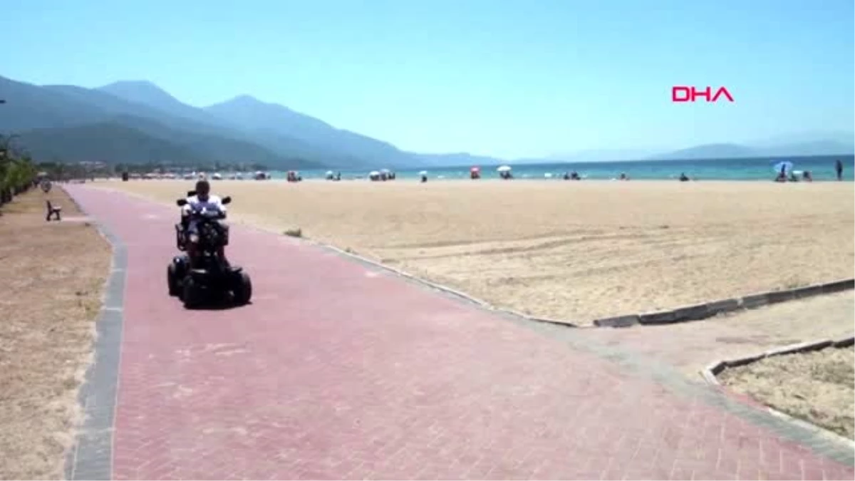 AYDIN Kuşadası\'nda bir plaj daha engelli rampasına kavuştu