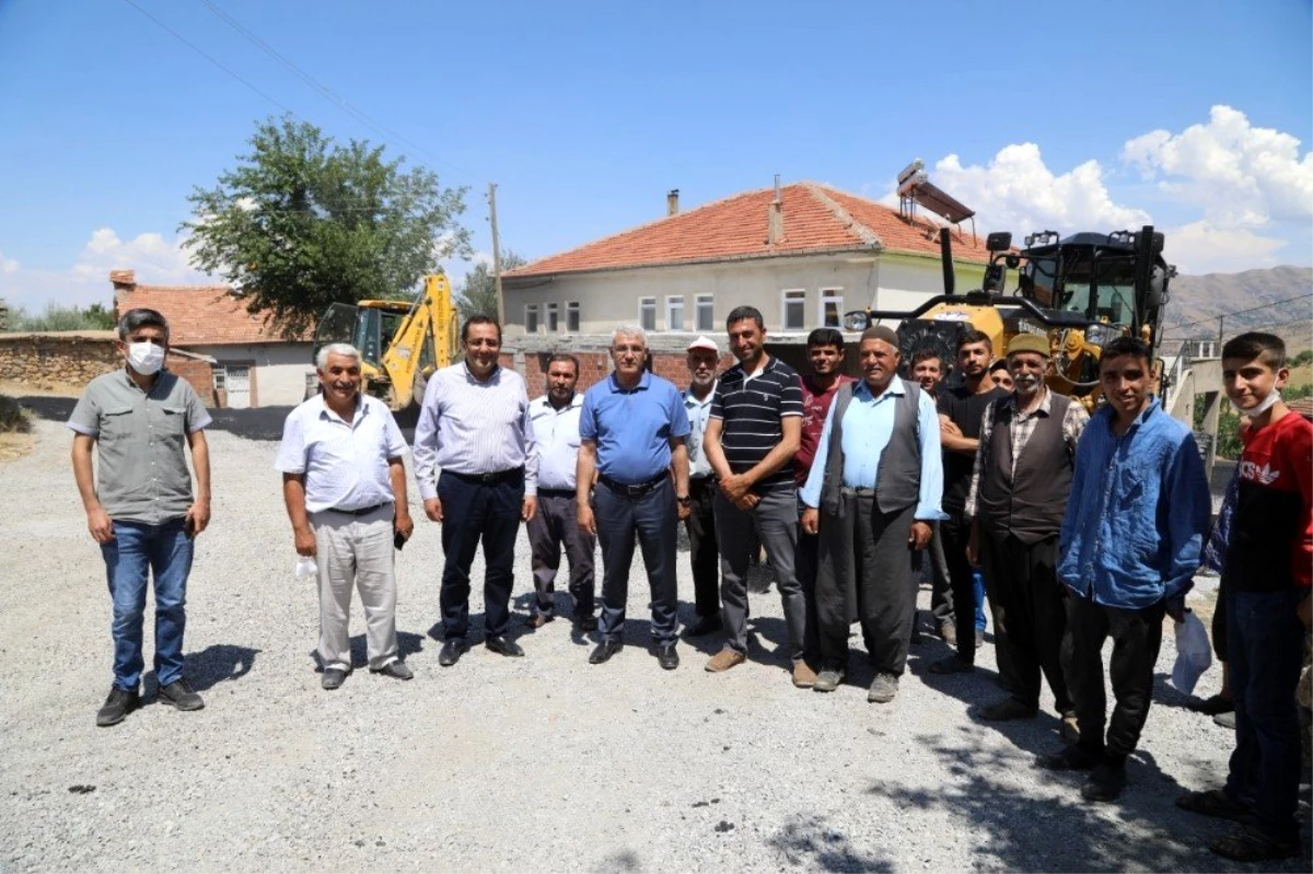 Battalgazi\'de kırsal mahallede asfalt serimi yapıldı