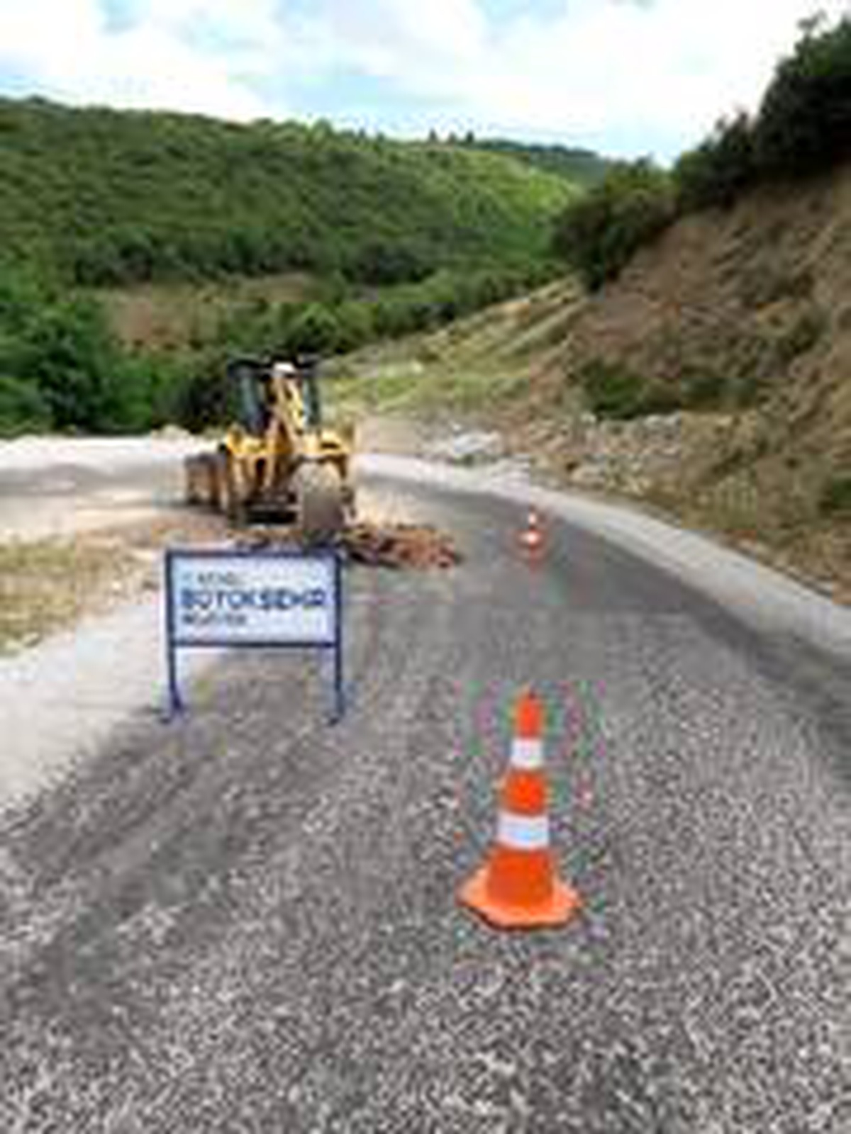 Derince\'de kurban pazarına giden alternatif yol onarıldı