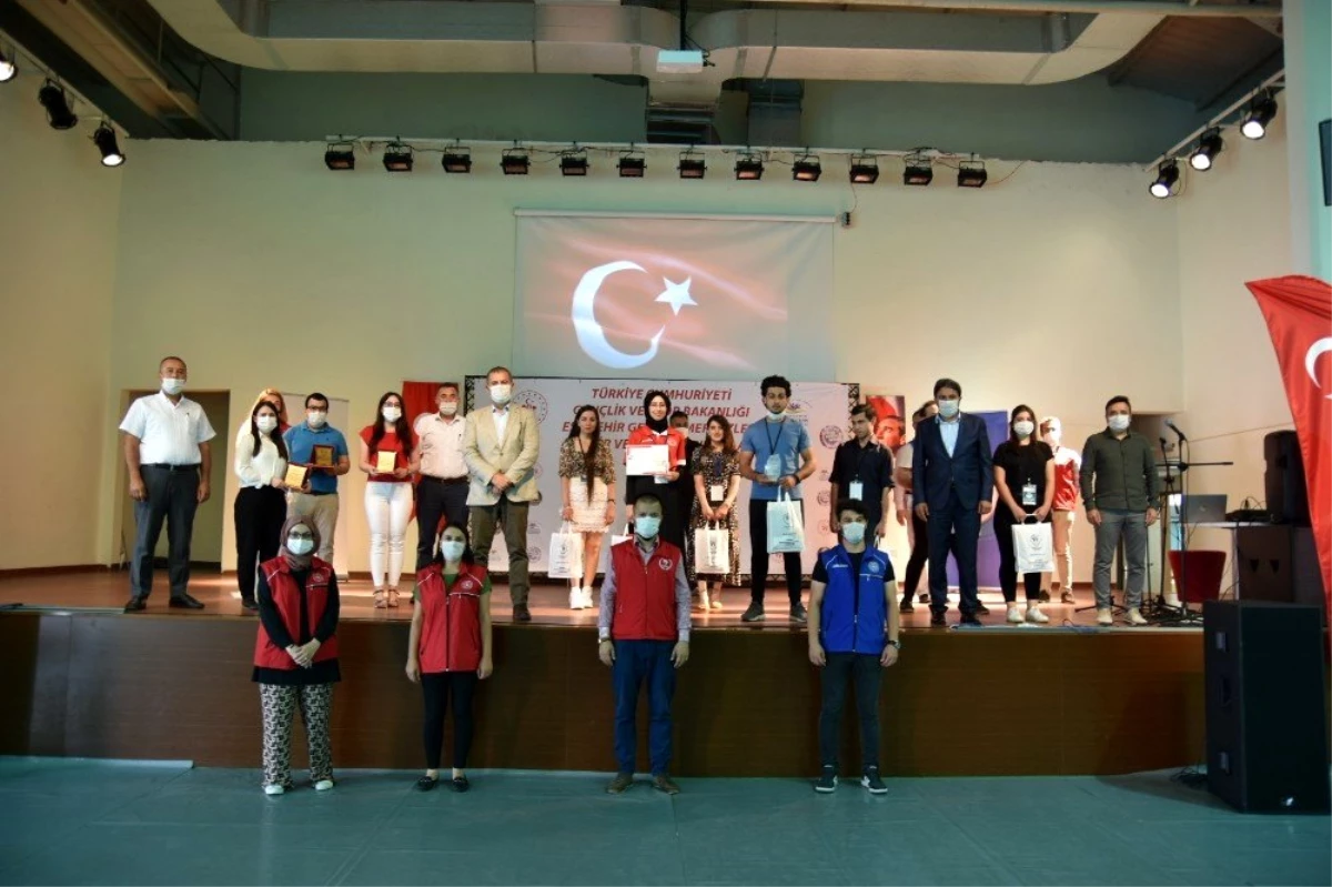 Eskişehir Gençlik Hizmetleri şiir yarışması düzenledi