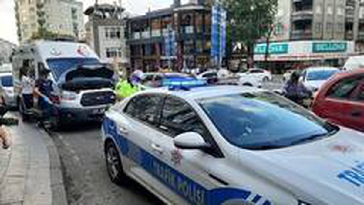 Hasta taşıyan ambulans kaza yaptı