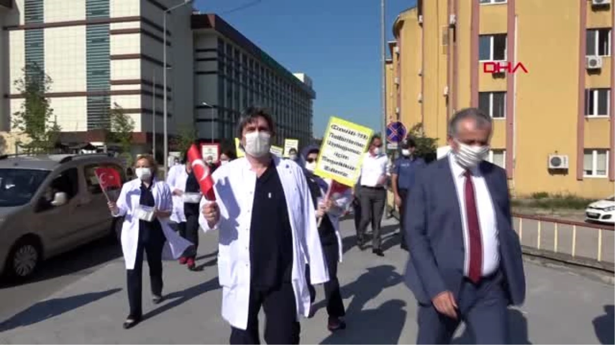 KOCAELİ Sağlık çalışanları maske ve sosyal mesafe için yürüdü
