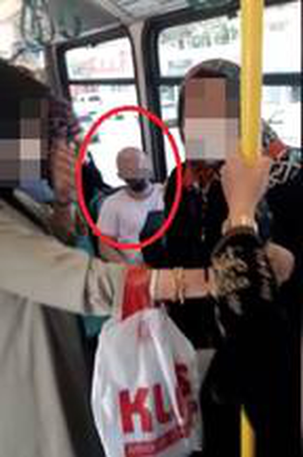 Metroda kadınların gizlice fotoğrafını çektiği iddiasıyla dövüldü