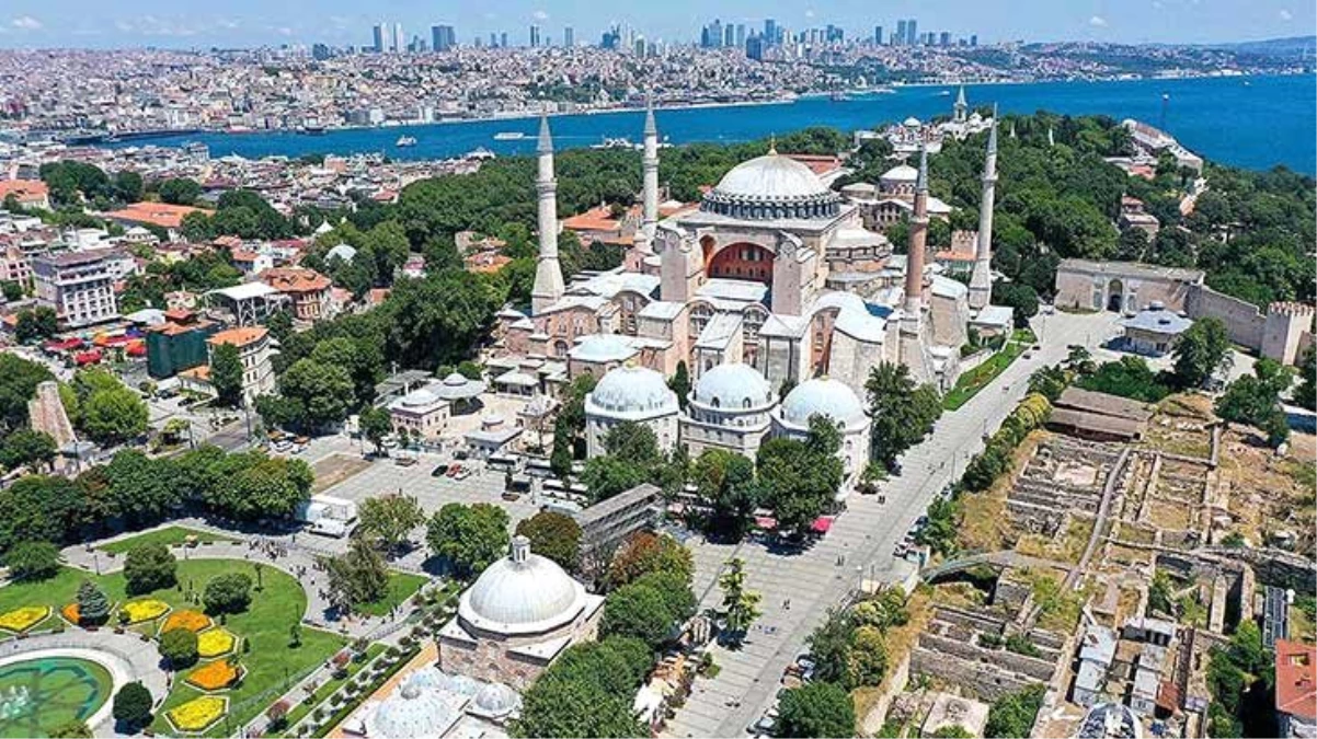 Son Dakika: Ayasofya Camii cumartesi sabahına kadar açık olacak