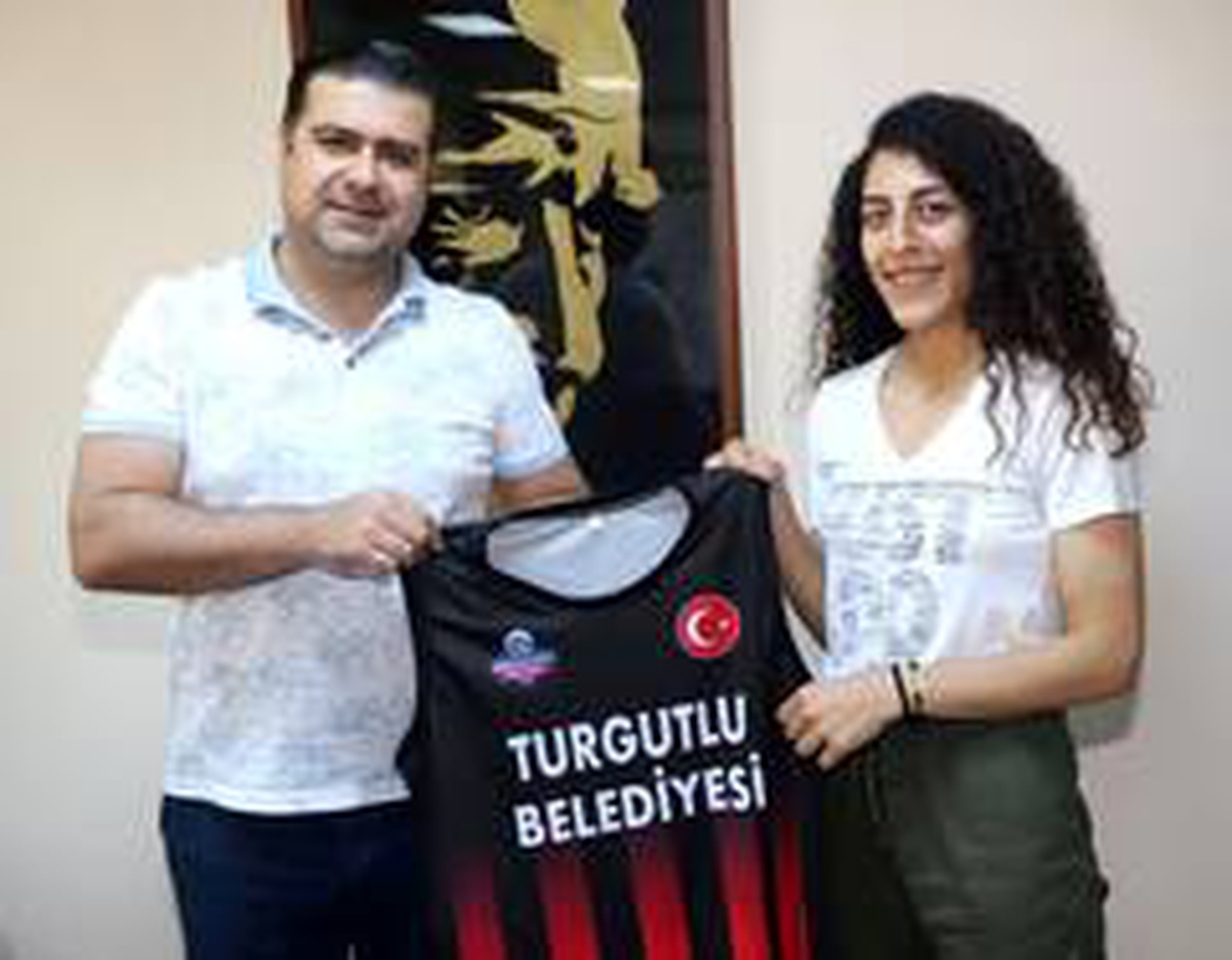 Zeliha Öter bir yıl daha Turgutlu Belediyespor\'da