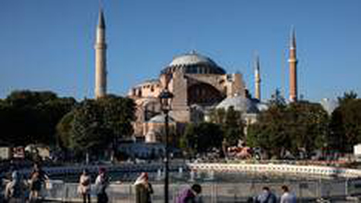 Ayasofya\'nın açılması Yunanistan\'da neden travma yarattı?