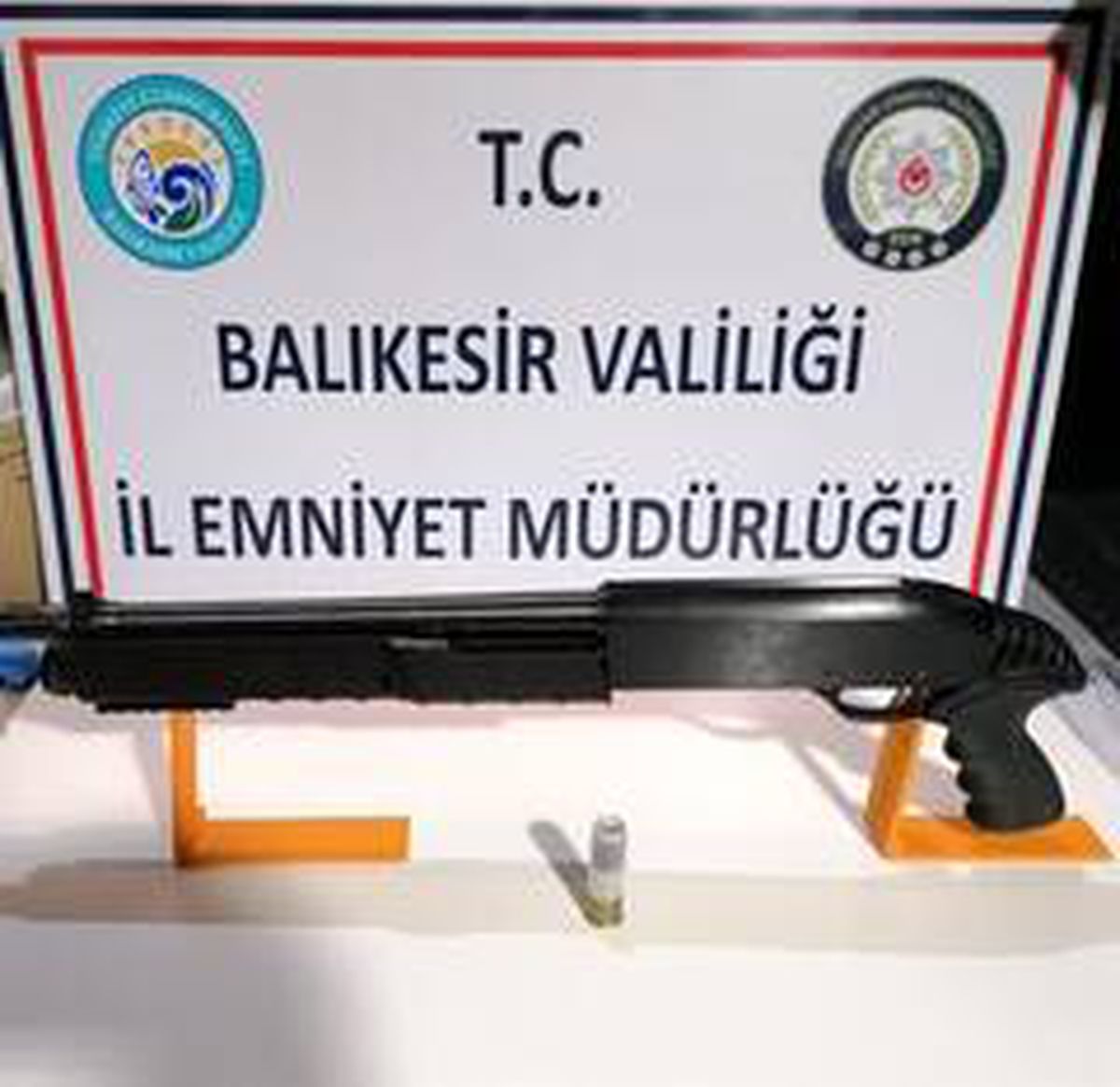 Balıkesir\'de polisten silah ve uyuşturucu operasyonu