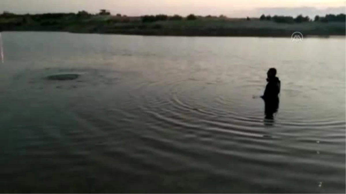 Baraj gölüne giren genç boğuldu