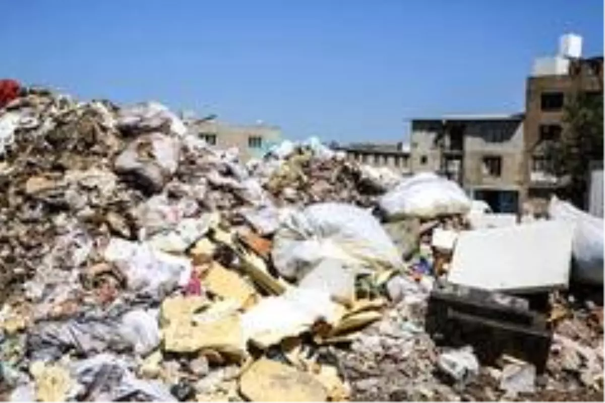 Buca\'da 5 bin 400 tonluk kaçak moloz operasyonu