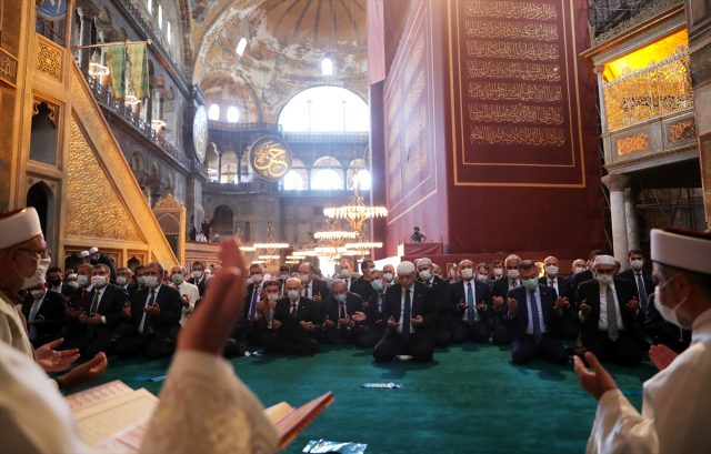 Cumhurbaşkanı Erdoğan, Ayasofya Camii'nin 24 saat açık kalması için talimat verdi