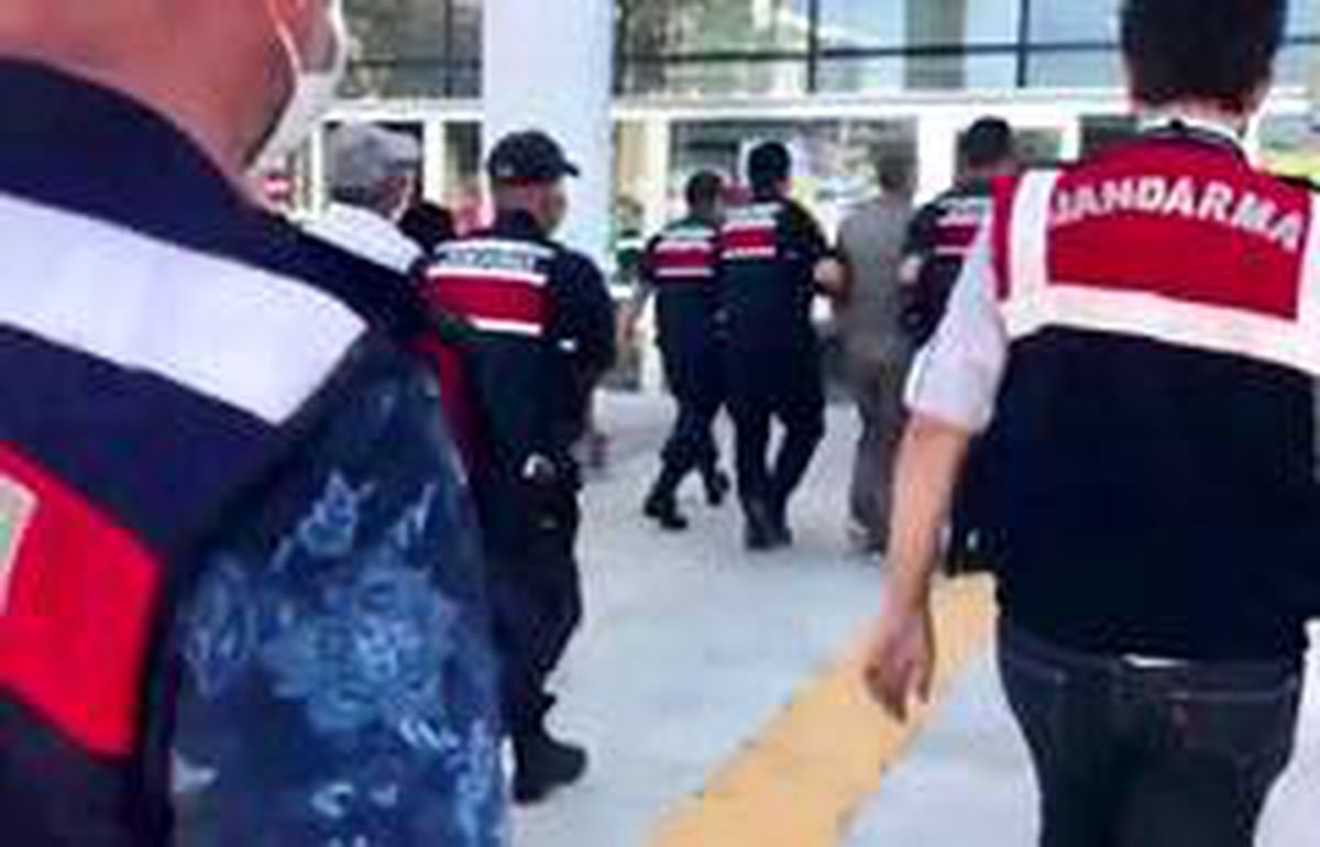 Son dakika... Elazığ\'da aranan 2 şüpheli çadırda yakalanıp, tutuklandı
