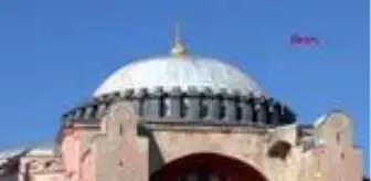 İSTANBUL-AYASOFYA ÖNÜNDE YOĞUNLUK; CAMİYE GİREBİLMEK İÇİN SIRA BEKLEDİLER