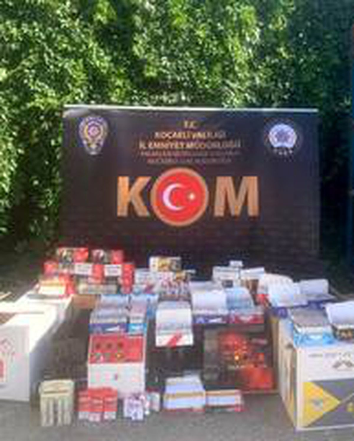 Kocaeli\'de onlarca kilogram tütün ve binlerce makaron ele geçirildi