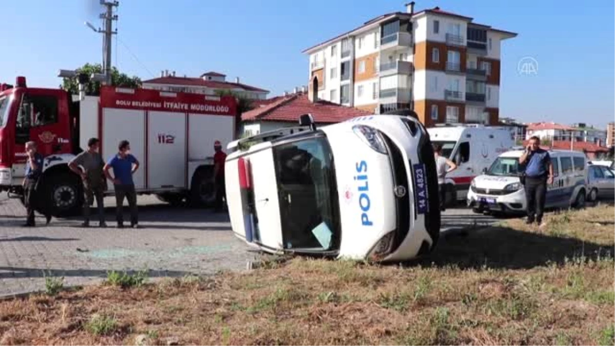 Minibüsle çarpışan polis aracı devrildi: 3 yaralı - BOLU