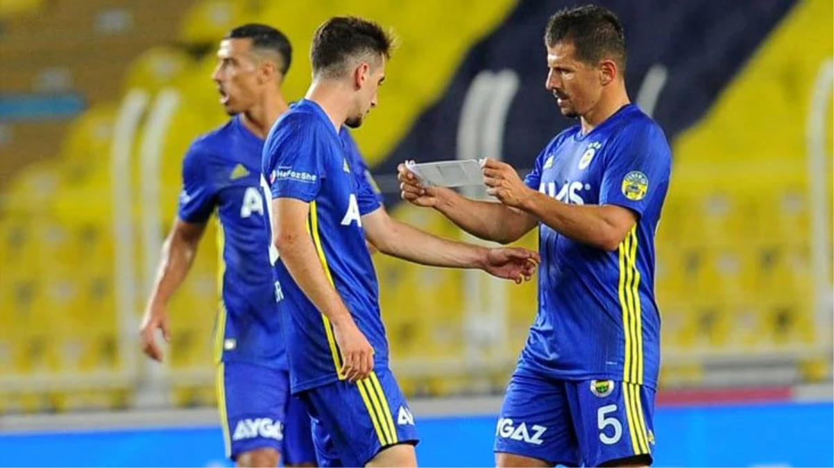 24 yıllık futbolculuk kariyerine son noktayı koyan Emre Belözoğlu, kaptanlık bandını Ömer Faruk'a verdi