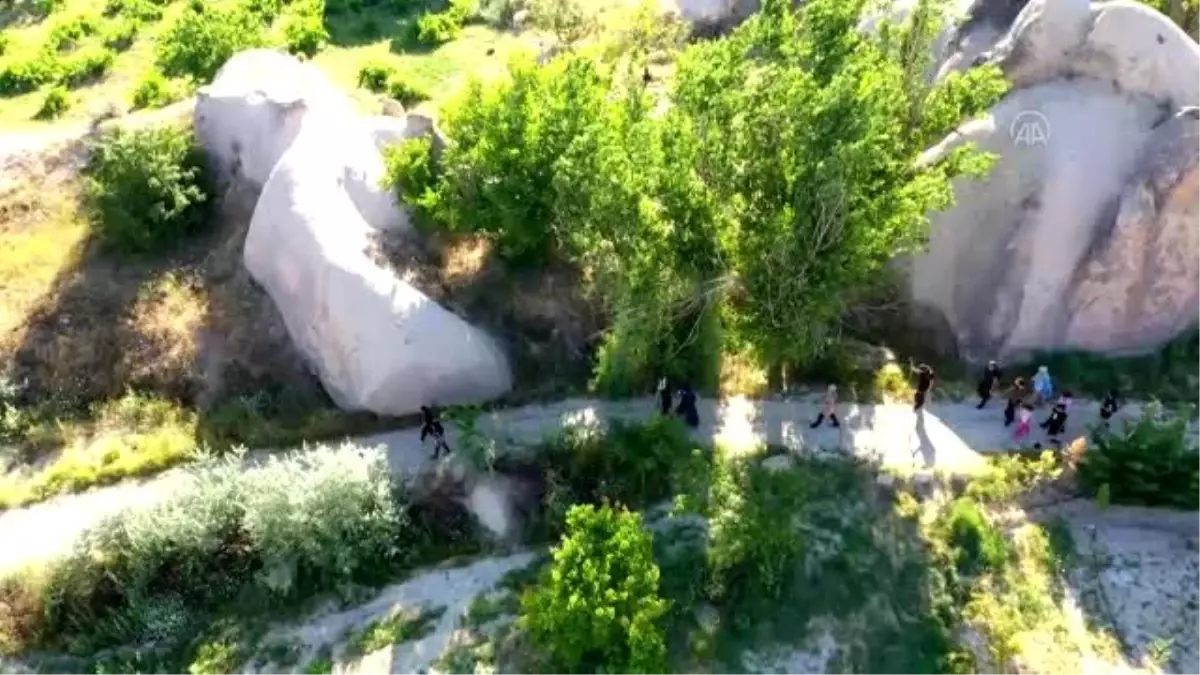 Kapadokya\'nın saklı güzellikleri vadi yürüyüşleriyle keşfediliyor