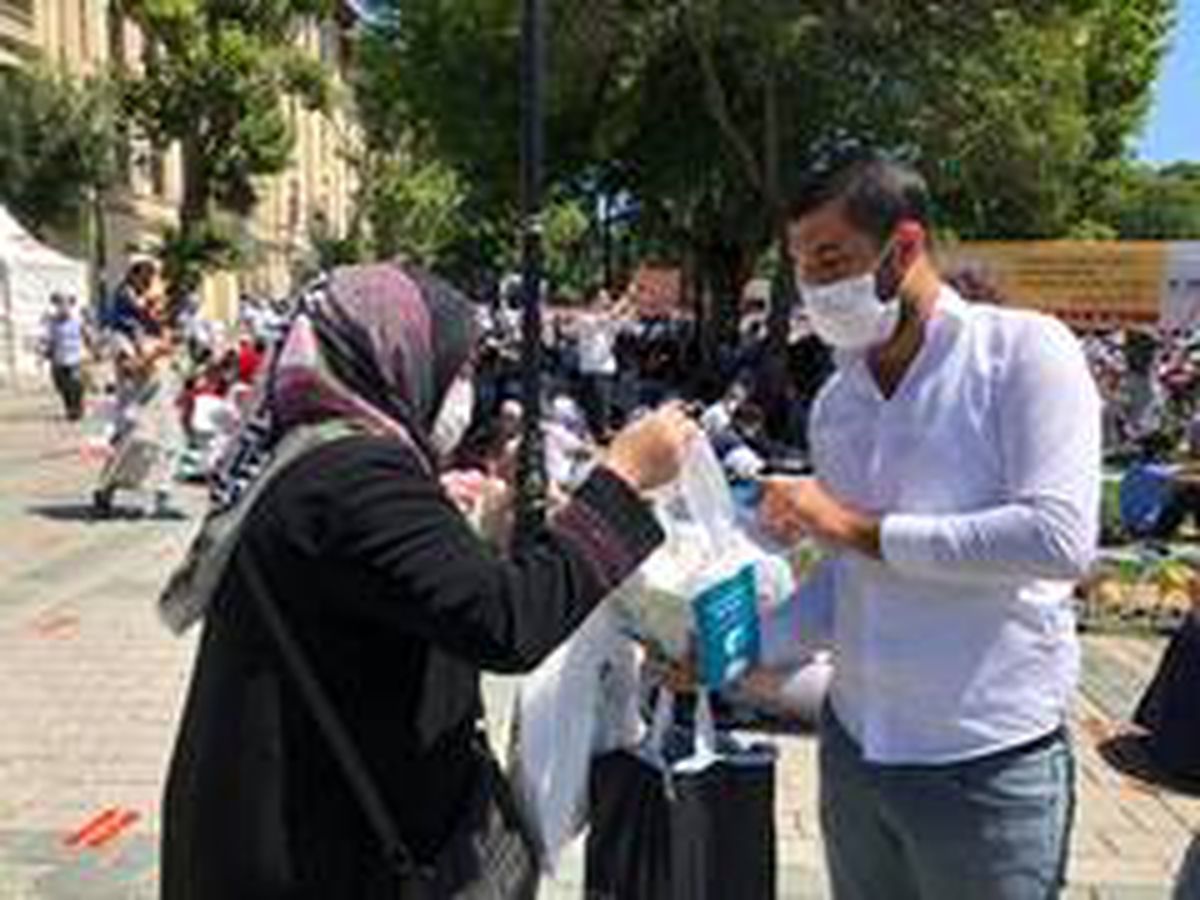 Kilis Belediyesi Ayasofya\'da maske dağıttı