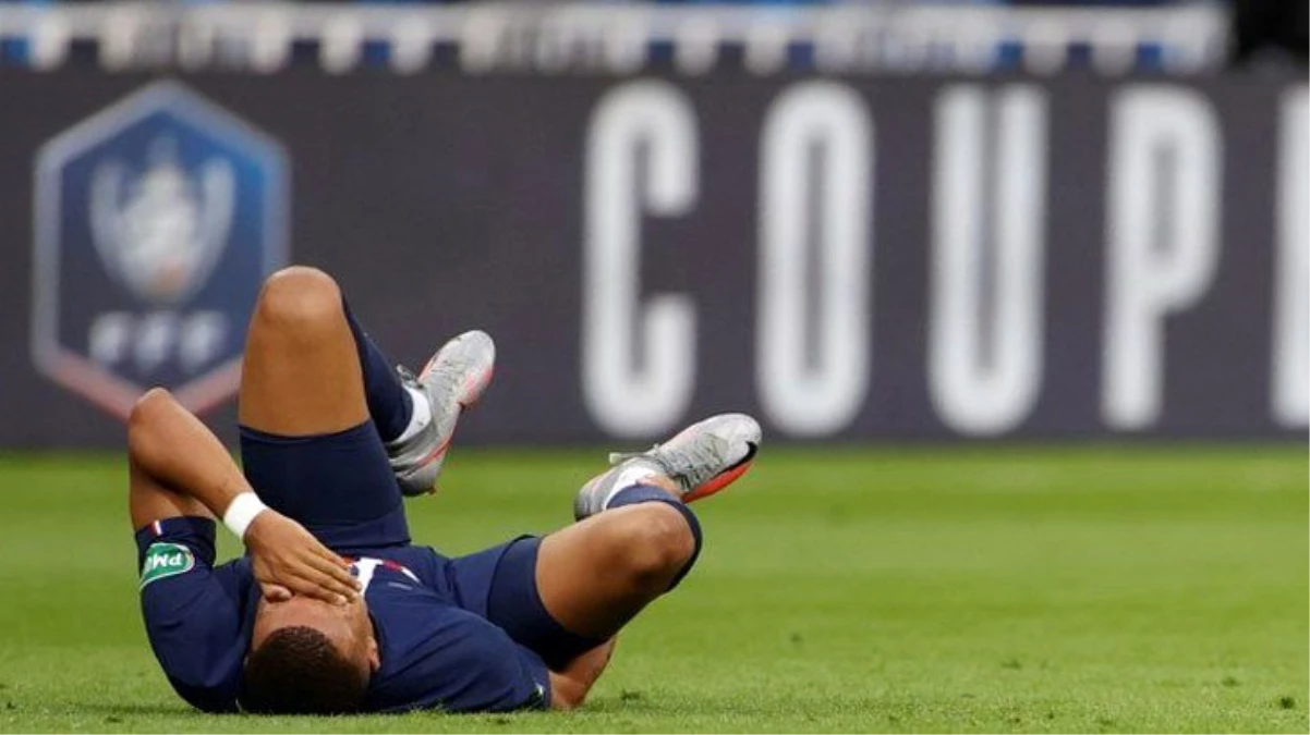 Fransa Kupası finalinde sakatlanıp gözyaşlarına hakim olamayan Mbappe\'nin durumu ciddi