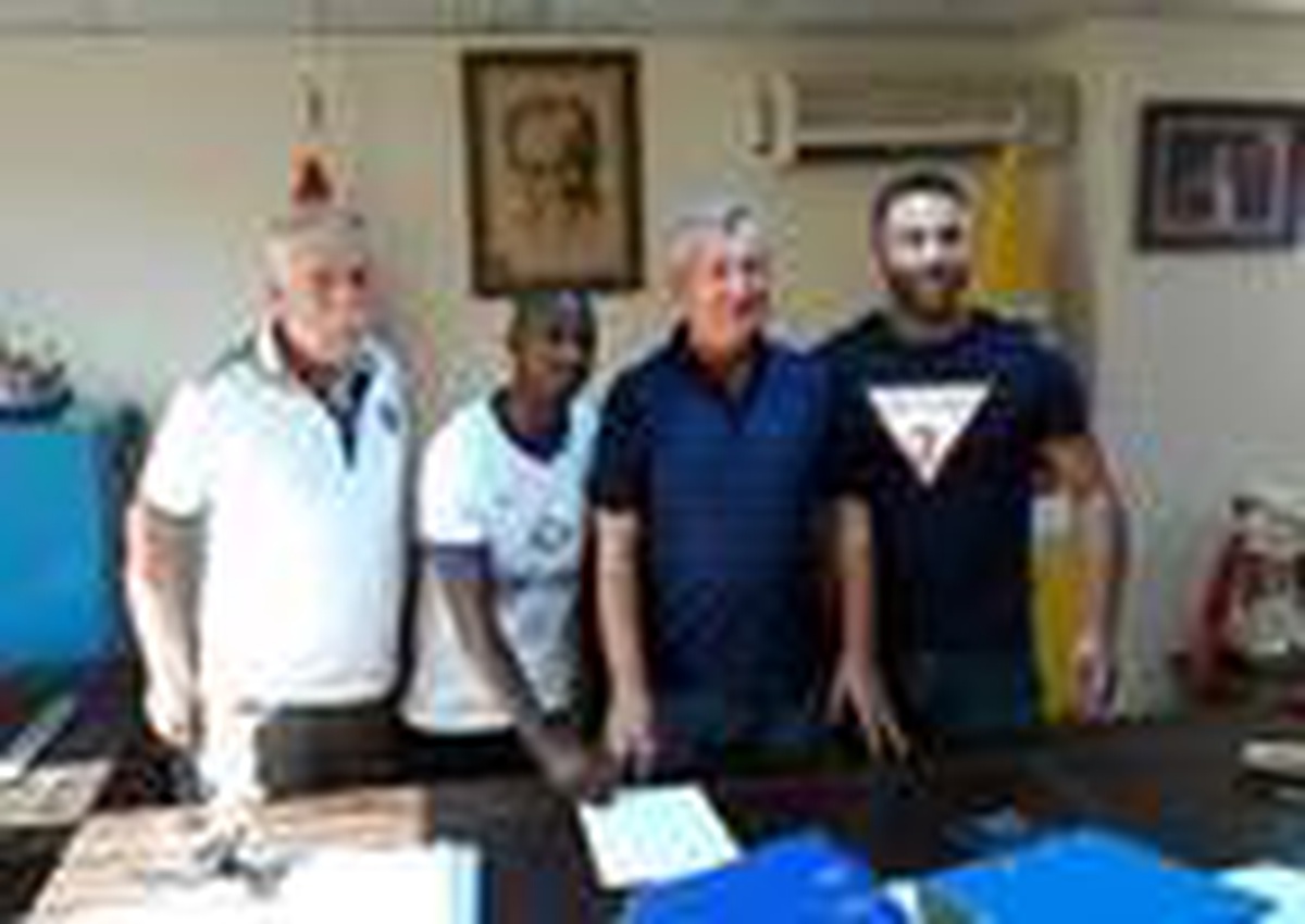 Menemenspor\'a Nijeryalı geldi