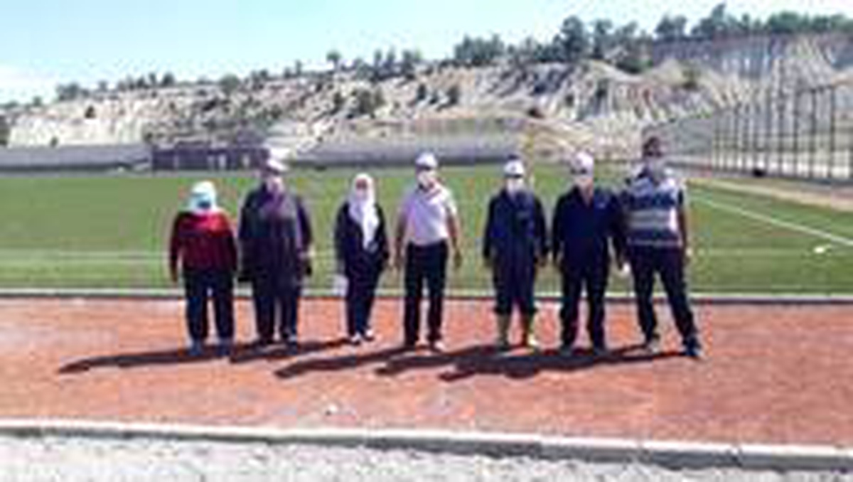 Şaphane futbol sahasında bakım onarım ve peyzaj çalışmaları