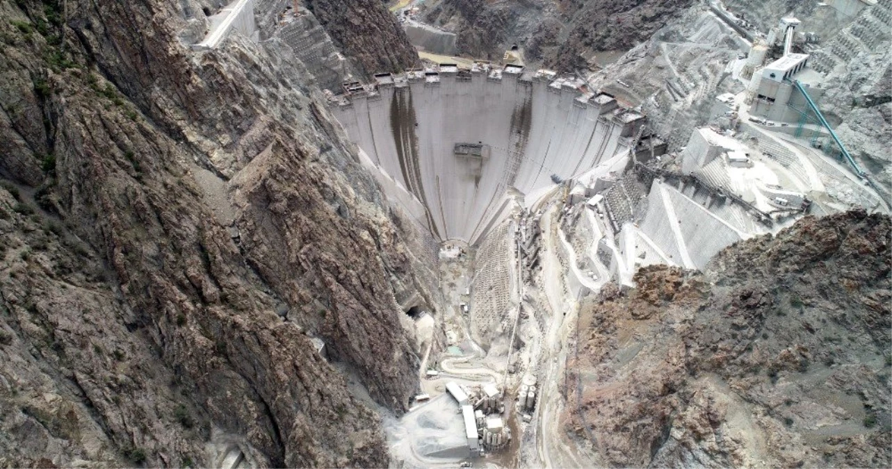Türkiye\'nin en yükseği olacak Yusufeli Barajı\'nın gövde yüksekliği 220 metreye ulaştı
