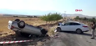 Adıyaman İki otomobil kafa kafaya çarpıştı: 4 yaralı