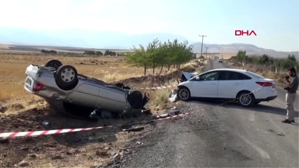 Adıyaman İki otomobil kafa kafaya çarpıştı: 4 yaralı