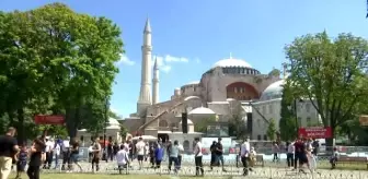 Ayasofya-i Kebir Cami-i Şerifi'nde ziyaretçi yoğunluğu sürüyor