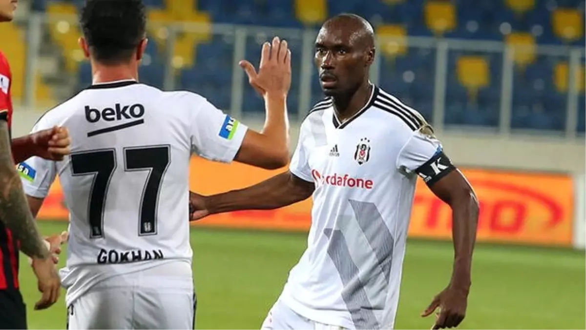 Beşiktaş\'ta Atiba Hutchinson\'dan yeni sözleşme açıklaması!