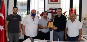 KGY Cemiyeti'nden Başkan Yıldırım'a Plaket