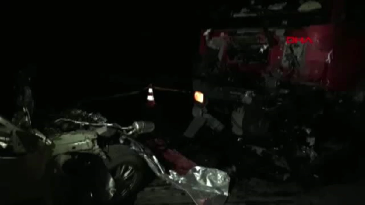 Aksaray Otomobil, kamyona çarptı: 1 ölü