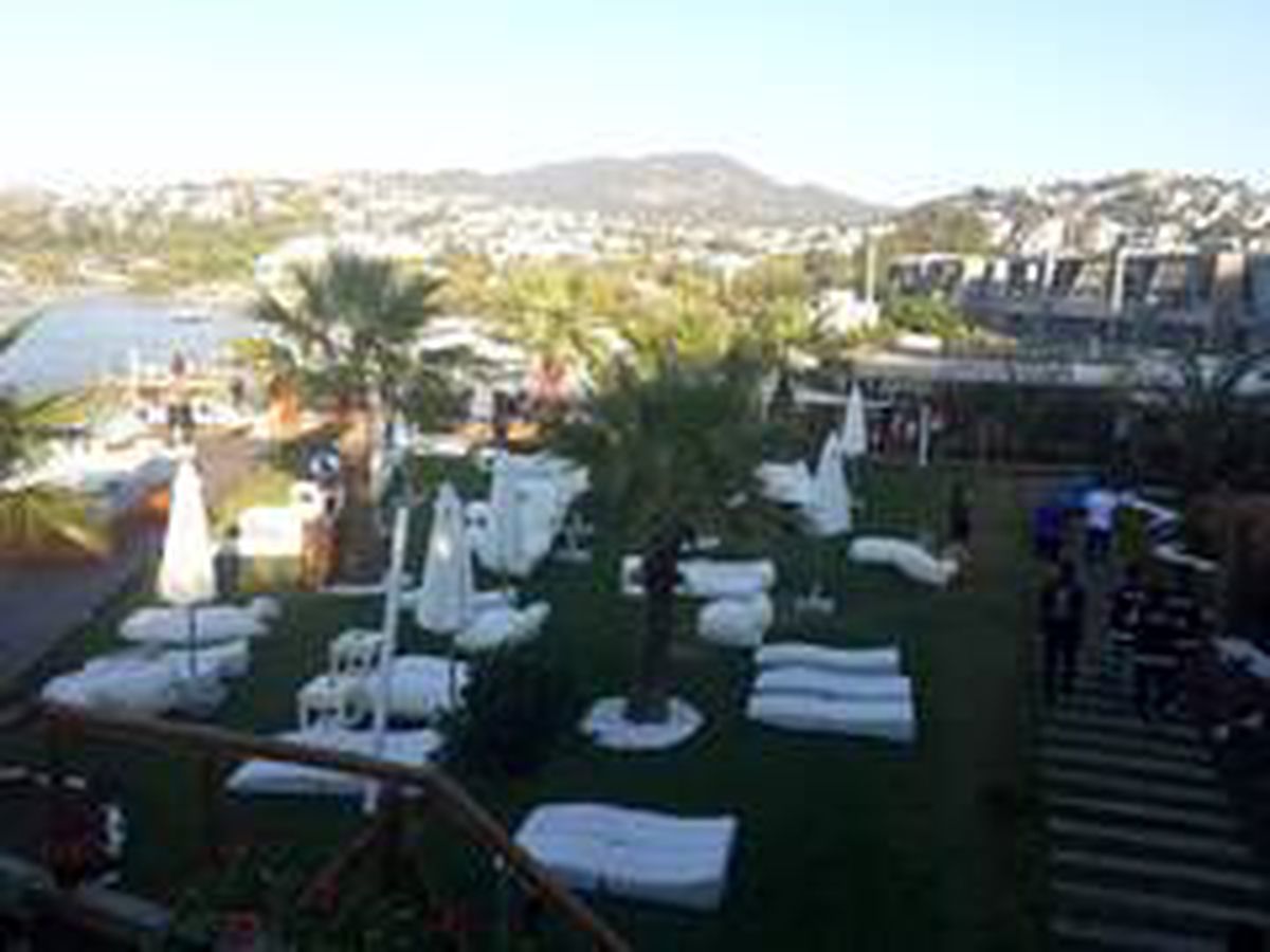 Bodrum\'da beach cluplere baskın düzenlendi