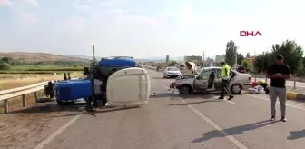 Çankırı'da otomobil traktöre çarptı: 3'ü ağır 8 yaralı