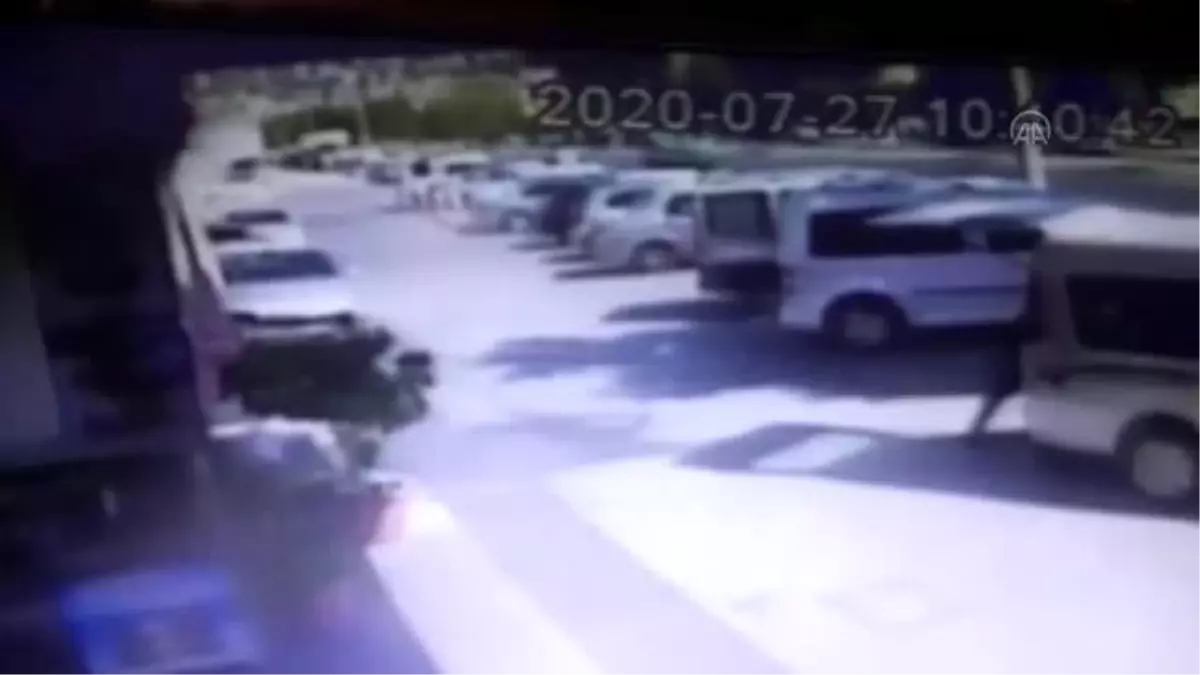 Defalarca takla atarak 8 araca çarpan otomobilin sürücüsü ağır yaralandı