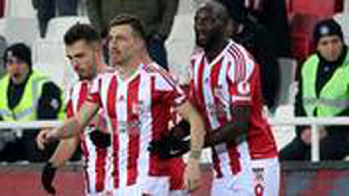 Demir Grup Sivasspor, Emre Kılınç ve Mert Hakan Yandaş'la yollarını ayırdı