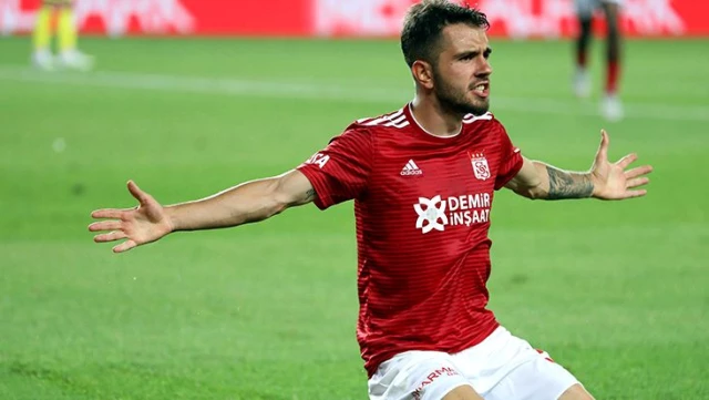 Galatasaray, Emre Kılınç'la 4 yıllık sözleşme imzaladı ...