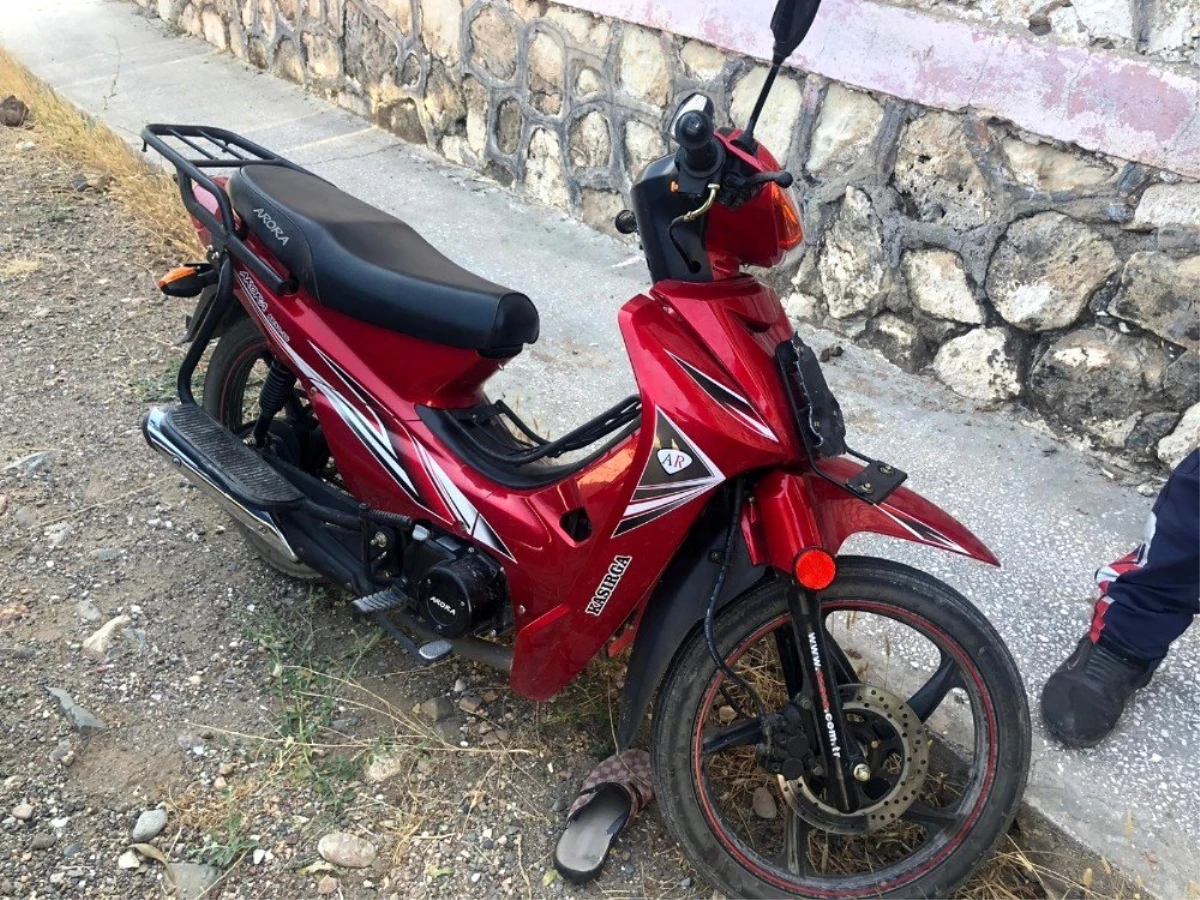 Jandarma çalıntı motosikletle kaçan şüpheliyi yakaladı