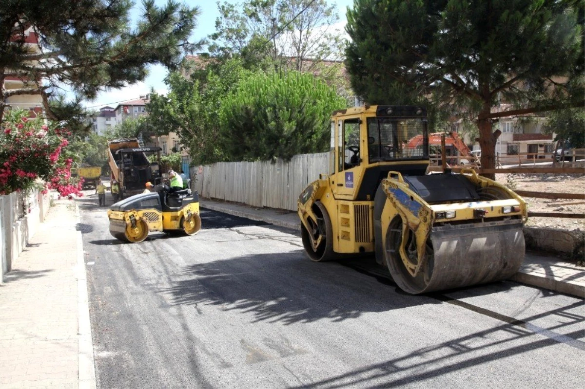 Kartal\'da asfalt serim çalışmaları aralıksız devam ediyor